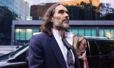 Russell Brand: Absolvição em Acusação de Atentado ao Pudor Reacende Debates no Entretenimento Global
