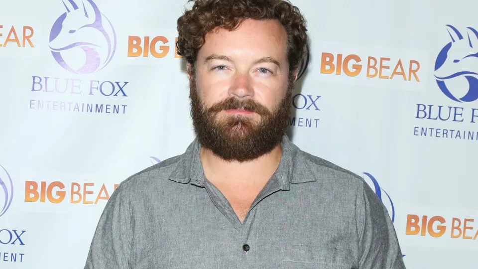 Justiça Confirma Condenação de Danny Masterson: Sentença de 30 Anos Mantida