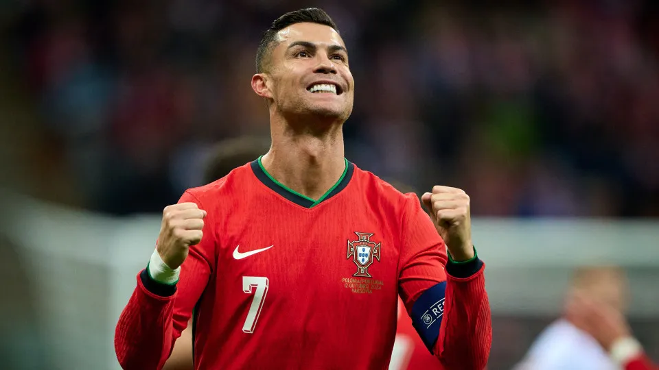 Cristiano Ronaldo Eleito o Maior Bola de Ouro da História: Análise de um Ícone Global do Esporte e da Cultura Pop Cristiano Ronaldo Eleito o Maior Bola de Ouro da História: Análise de um Ícone Global do Esporte e da Cultura Pop