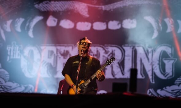 Noodles, Guitarrista do Offspring, Anuncia Afastamento Urgente dos Palcos por Saúde